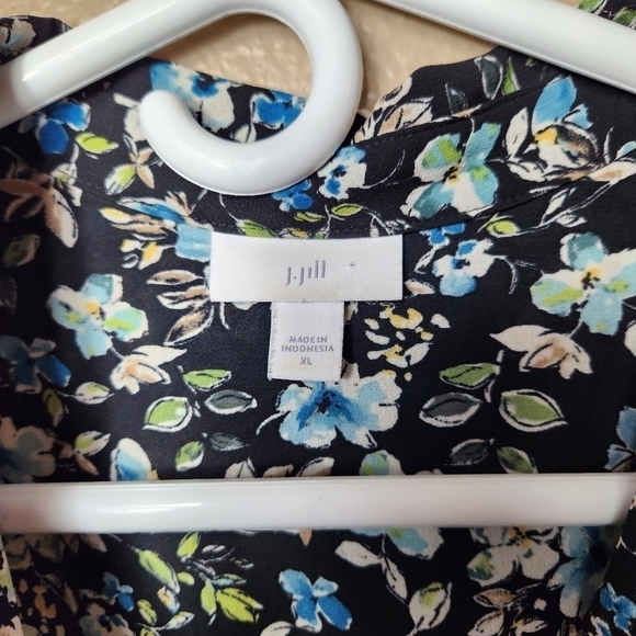 J. Jill Black Floral Collared Buttonfront Flowy Layered Tunic-Size XL - Picture 2 of 9